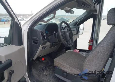 2017 Ford F550 z USA, uszkodzony, nr VIN 1FDAF5GT0HEE51147